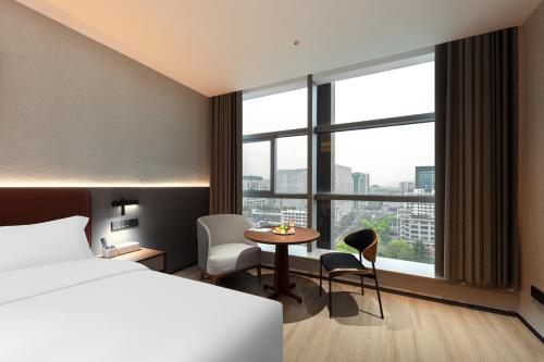 Business Double Room with Gym Access image 4