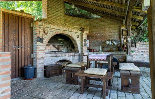 Exterior view, Cozy Home In Draz With House A Panoramic View in Batina