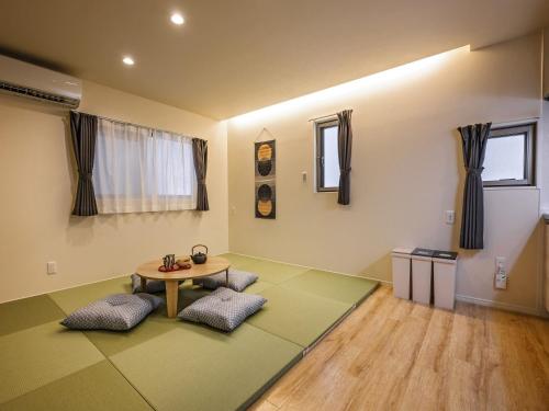 One-Bedroom Apartment image 4
