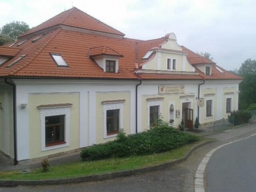 . Zámecký hotel U Rajských