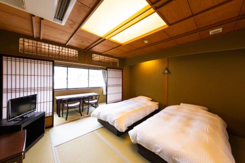武雄温泉・大正浪漫の宿 京都屋【8畳ツインベッド】バス付＿2名定員