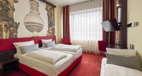1 double bed, 1 twin bed