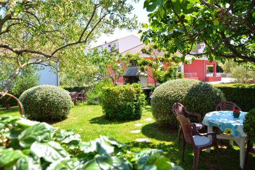 花園, Milena & Vinko Apartments Vodice in 沃迪采