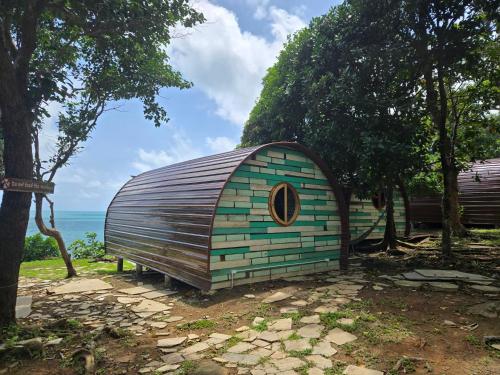 Cliff Cottage Resort - Tap to explore photos