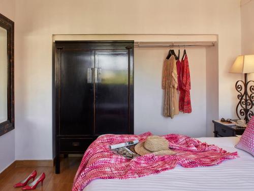 Penthouse Apartment with Square Views image 8