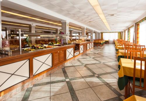 Hotel Riutort - image 4
