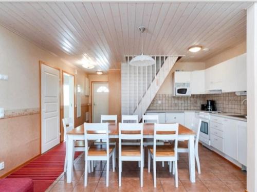 Heart of Sappee, Apartment for 8 with sauna in Salmentaka