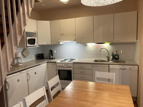 Heart of Sappee, Apartment for 8 with sauna in Salmentaka