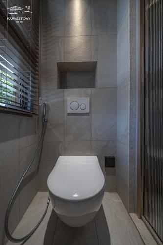 Standard Double Room image 6