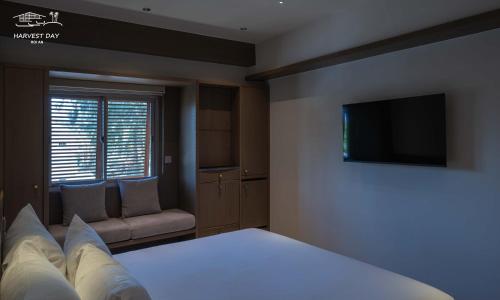 King Room with Garden View image 3