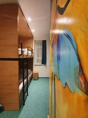 2 bunk beds