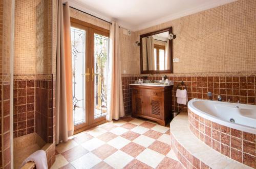 Villa Conmigo Bed & Breakfast - image 9