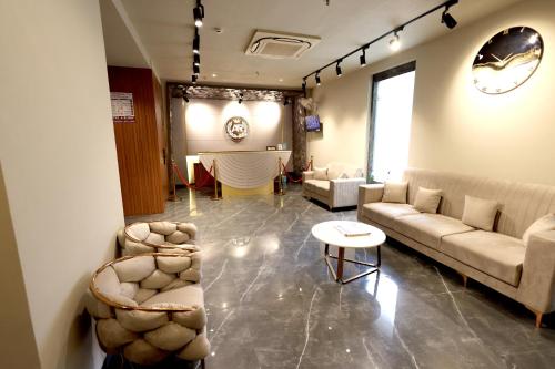 Hotel AR Inn in ميرا بهياندر