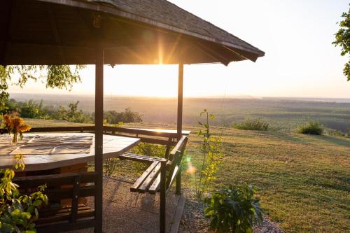 Hilltop House. in Aljmas