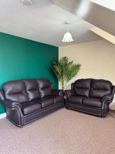 บริการและสิ่งอำนวยความสะดวก, ฮอว์คเฮาส์ (Hawk House) in เวสท์ คาเมล