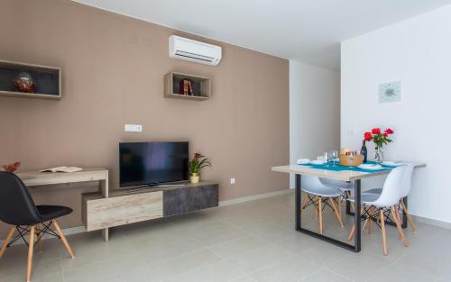 Apartments Viktorija - image 4