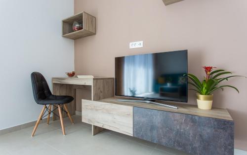 Apartments Viktorija - image 8