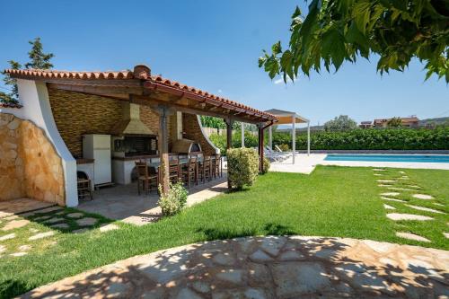 Poolside Paradise Dilesi by ΜΡS in Plaka Dilesi