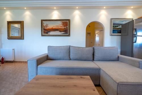 Poolside Paradise Dilesi by ΜΡS in Plaka Dilesi