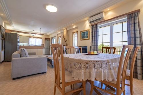 Poolside Paradise Dilesi by ΜΡS in Plaka Dilesi