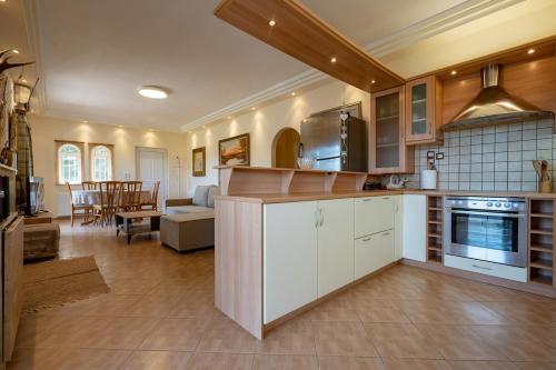 Poolside Paradise Dilesi by ΜΡS in Plaka Dilesi