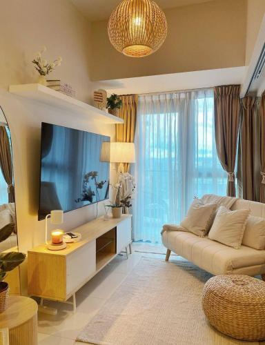Cozy & Stylist Unit in BGC, Manille