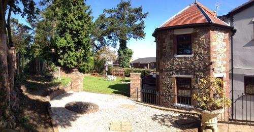 Kert, Ty Mynydd Lodge near Coch Kastély