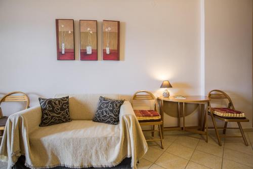 Seafront Studio with Loft Bed in 이타