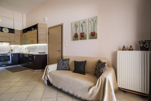 Seafront Studio with Loft Bed in 이타