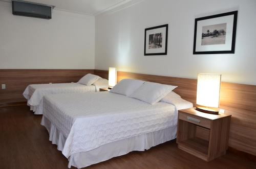 1 double bed, 2 twin beds