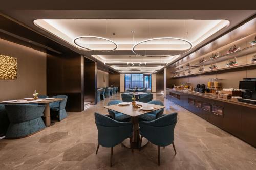 Crystal Hotel Qingdao Badaguan Scenic Area - image 2