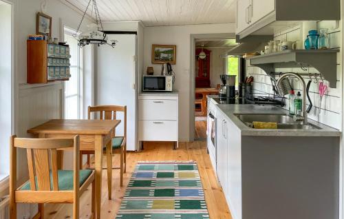 virtuve, 2 Bedroom Stunning Home In Burseryd in Ahult