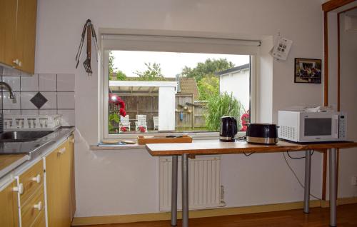 廚房, Cozy Home In Smygehamn With Wifi in 斯米格咸恩