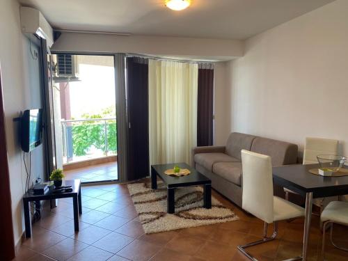One-Bedroom Apartment with Sea View (2 Adults) image 6
