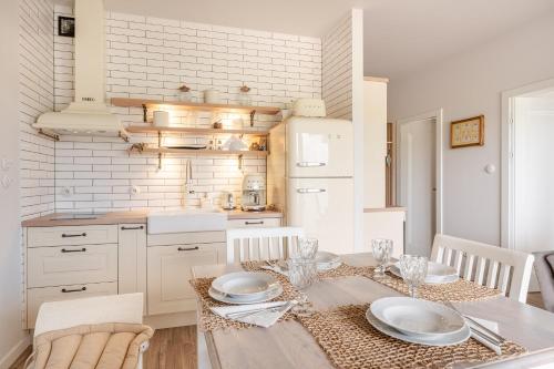 Sunset Resort VI, Nadmorska 98A