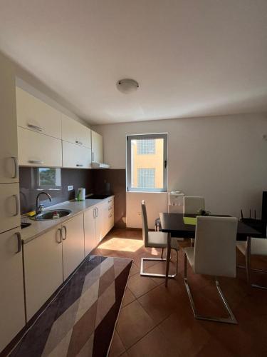 One-Bedroom Apartment with Sea View (4 Adults) image 5