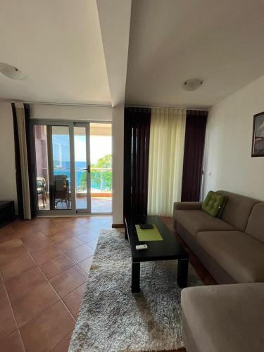 One-Bedroom Apartment with Sea View (4 Adults) image 8