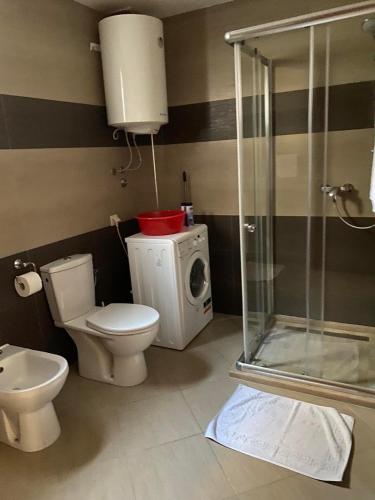 Comfort One-Bedroom Apartment with Sea View  image 2