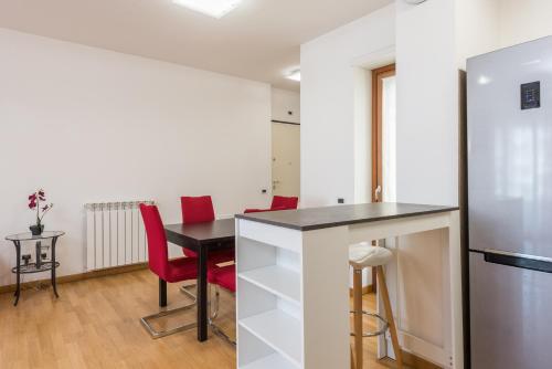 Trilocale moderno- Roma Sud- Aeroporti e Campus near 17 VR Ristorante
