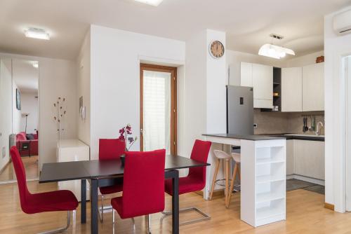 Trilocale moderno- Roma Sud- Aeroporti e Campus near 17 VR Ristorante