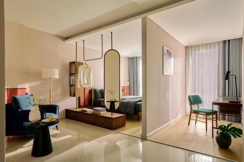 room detail thumbnail 1