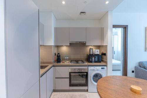 Cozy 2-Bedroom Apartment- Luxurious Living, Dubai (photo 9)
