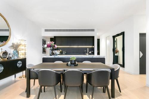 Casa Urbanista Luxury Architectural Home in Kew in 克佑