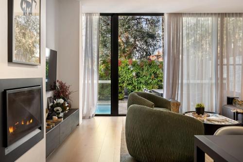 Casa Urbanista Luxury Architectural Home in Kew in 克佑