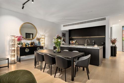 Casa Urbanista Luxury Architectural Home in Kew in 克佑