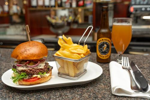 Evergreen Laurel Hotel - image 9