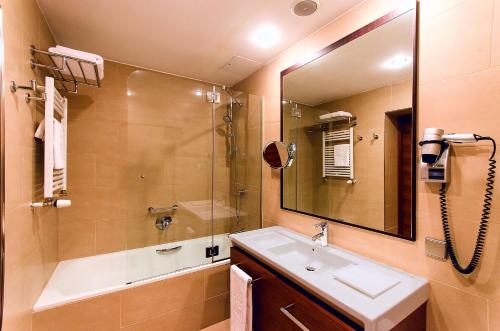 Hotel NH Poznan