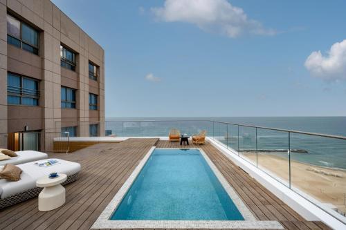 Swimming pool, LEONARDO PLAZA HAIFA in Haifa