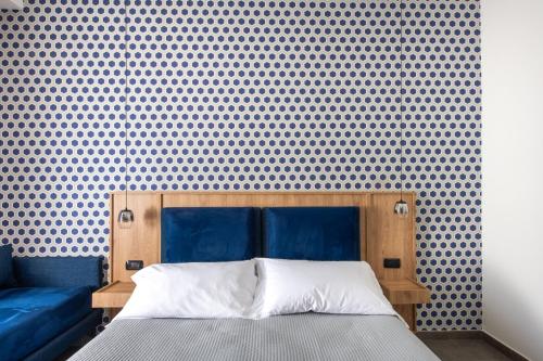 Standard Double Room image 6
