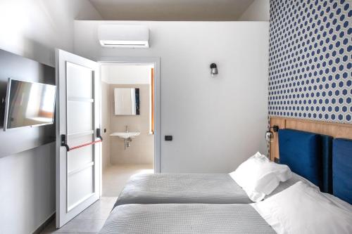 Standard Double Room image 4